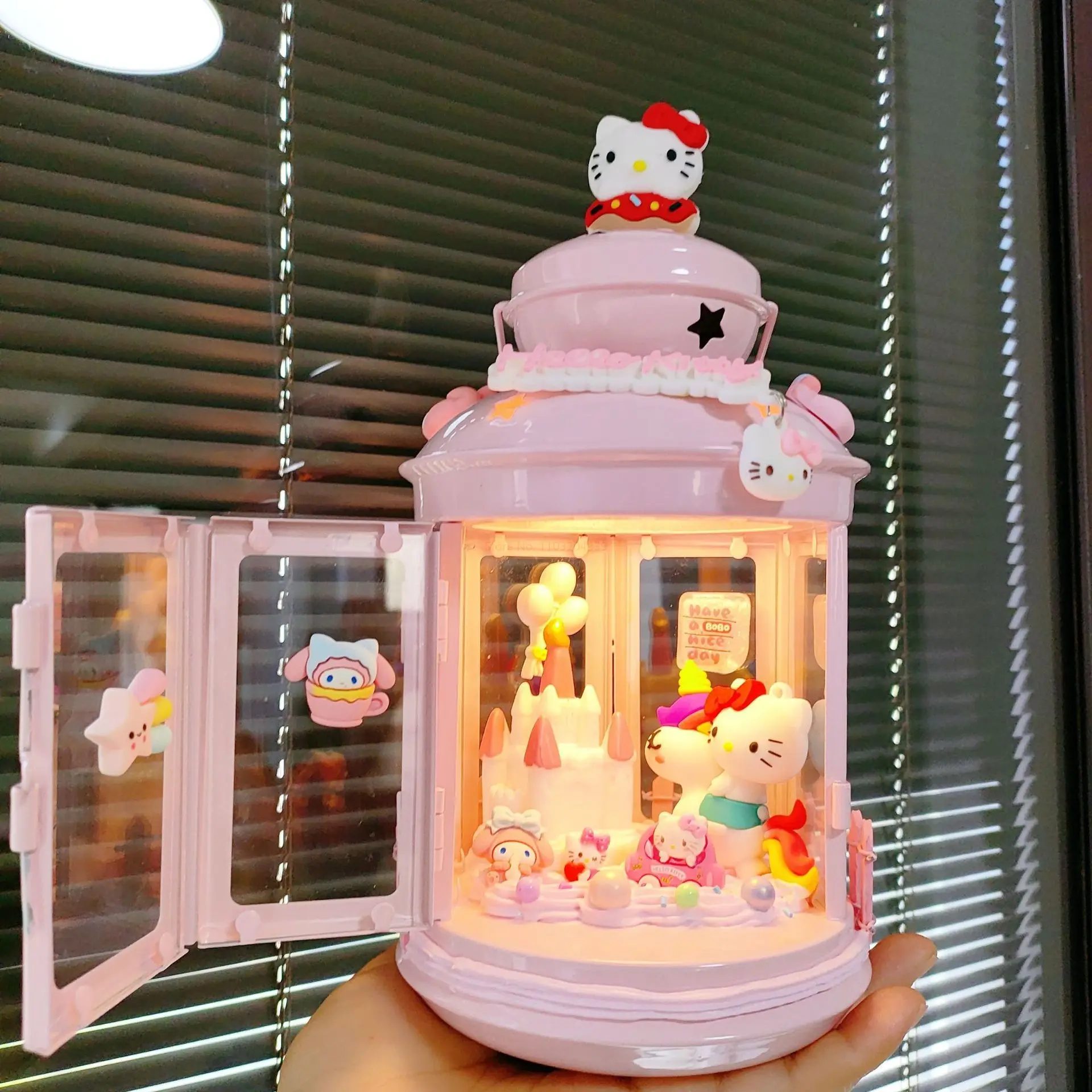 Ночник Sanrio с фигурками Hello Kitty Kuromi, аниме мини-Настольная лампа «сделай сам» с музыкой My Melody Cinnamoroll, ночник, декоративная игрушка в подарок
Ночник Sanrio с фигурками Hello Kitty Kuromi, аниме мини-Настольная лампа «сделай сам» с музыкой My Melody Cinnamoroll, ночник, декоративная игрушка в подарок
