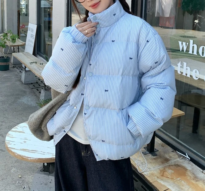 2025 Winter New Striped Bow Warm Coat Thick Bread Cotton Coat Zipper Fashion Versatile
2025 Winter New Striped Bow Warm Coat Thick Bread Cotton Coat Zipper Fashion Versatile