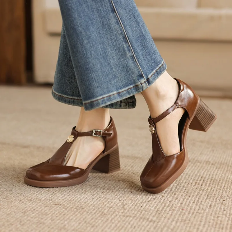2026 Summer New Ladies' High Heels Fashion Square Head T with Buckle Metal Decoration Comfortable Daily Size 33-43
2026 Summer New Ladies' High Heels Fashion Square Head T with Buckle Metal Decoration Comfortable Daily Size 33-43