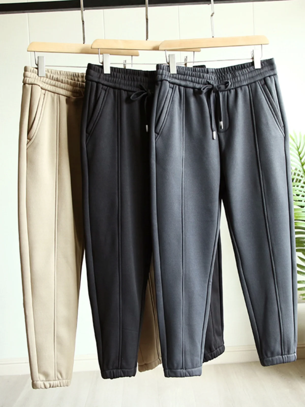 Thiened Orlon Fce Men's Autumn Winter Cuffed Sweatpants Heat Retention Honeycomb Texture Youthful Straight Leg Casual Pants
Thiened Orlon Fce Men's Autumn Winter Cuffed Sweatpants Heat Retention Honeycomb Texture Youthful Straight Leg Casual Pants