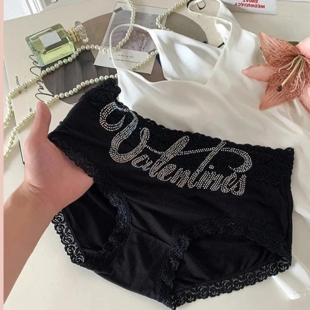 Sweet Mid-Waist Women's Underwear Crystal Lingerie Lace Triangle Panties Seamless Rhinestone Briefs Gifts
Sweet Mid-Waist Women's Underwear Crystal Lingerie Lace Triangle Panties Seamless Rhinestone Briefs Gifts