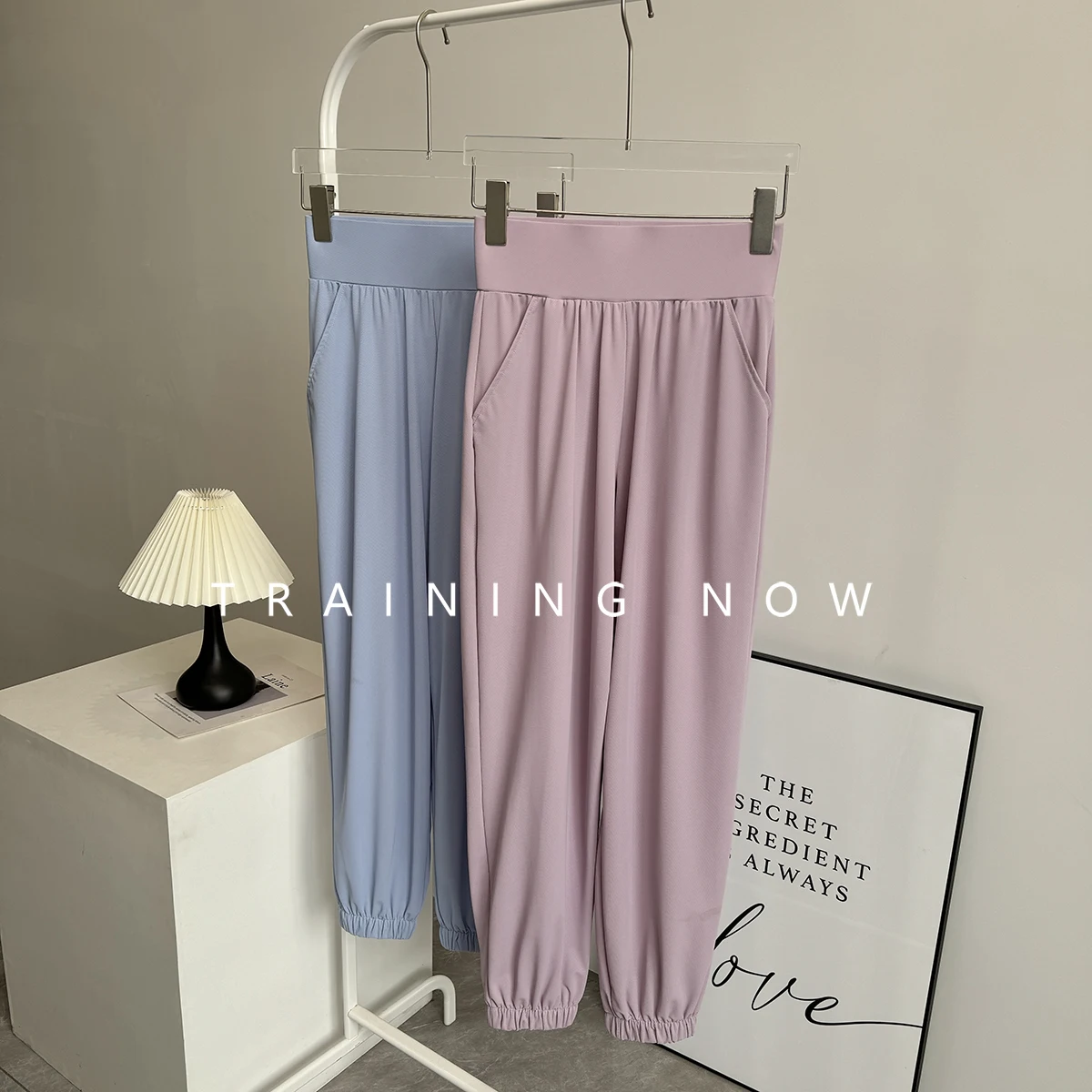 Sport pants for women in summer new casual trousers fitness clothing professional running Pilates training loose yoga pants
Sport pants for women in summer new casual trousers fitness clothing professional running Pilates training loose yoga pants