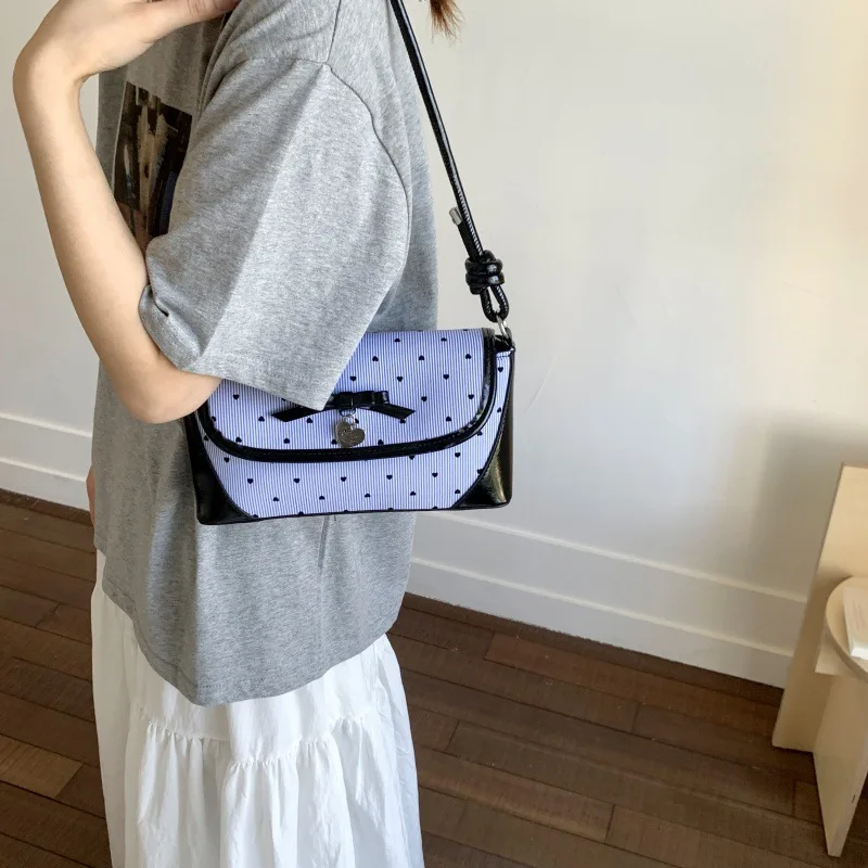 2025 Womens Chic Butterfly Purse Sleek Underarm Shoulder Bag Versatile Crossbody for Office Weekend
2025 Womens Chic Butterfly Purse Sleek Underarm Shoulder Bag Versatile Crossbody for Office Weekend