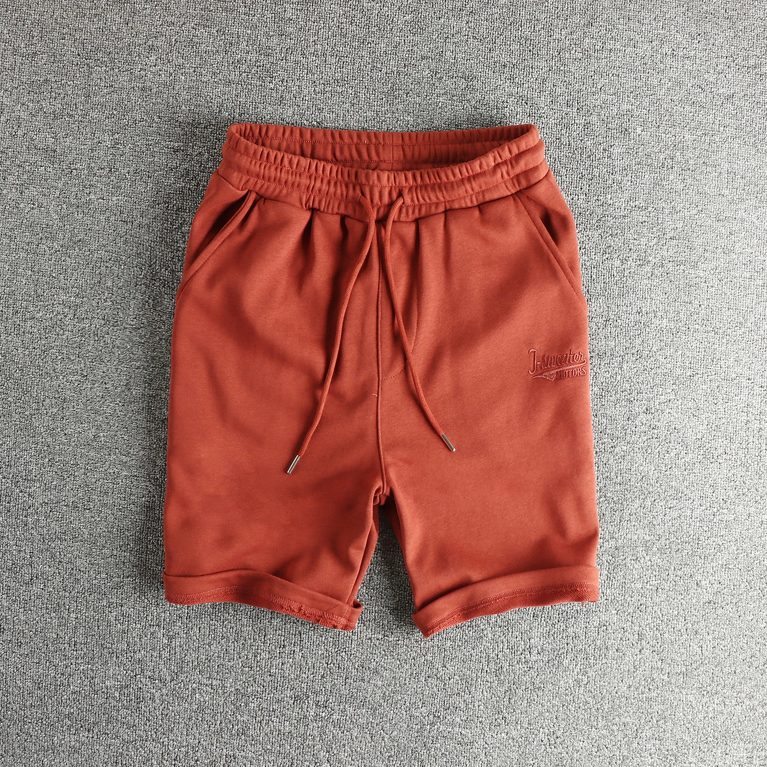 Новые летние американские ретро вязаные шорты с вышивкой букв, мужские простые эластичные шорты с талией и шнурком, спортивные повседневные брюки с 5 точками
Новые летние американские ретро вязаные шорты с вышивкой букв, мужские простые эластичные шорты с талией и шнурком, спортивные повседневные брюки с 5 точками