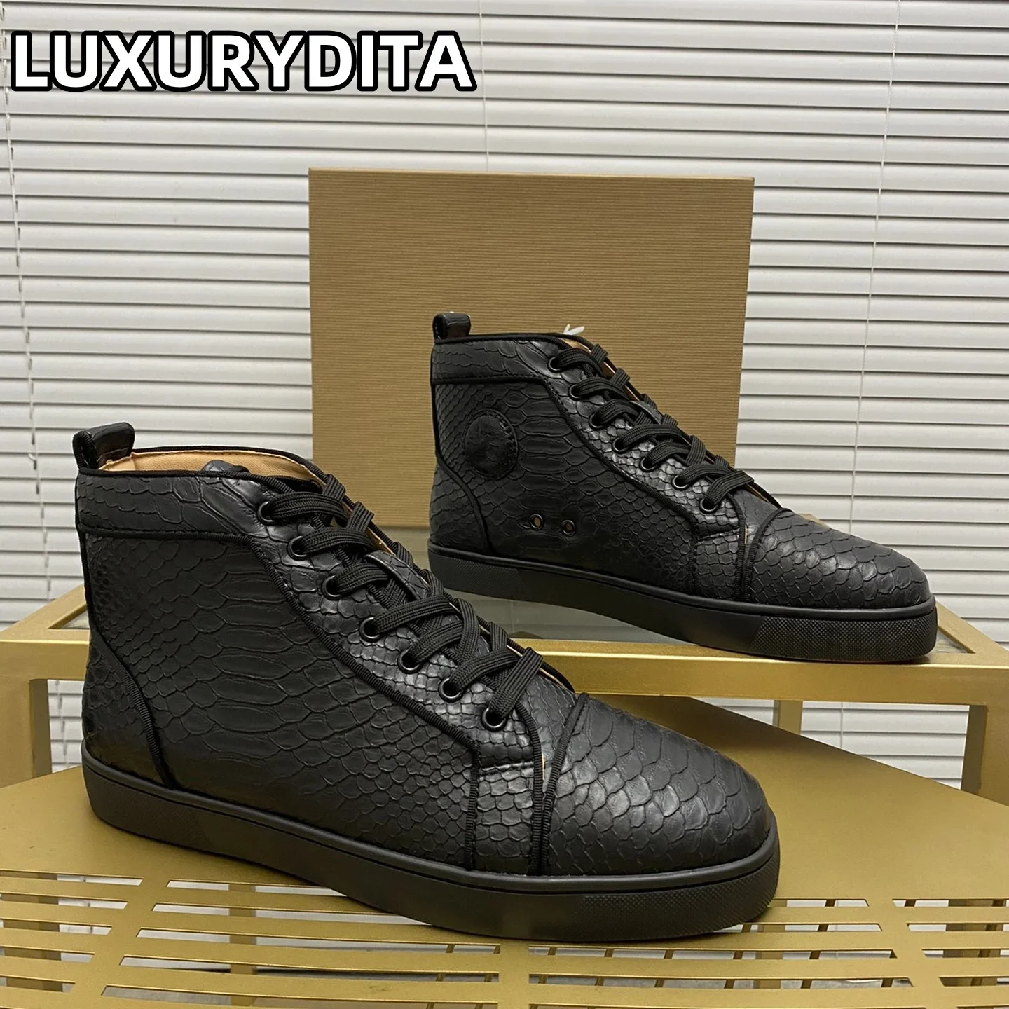 Top Quality Womens Trendy Casual Tennis Shoes Luxury Mens Real Leather Sneakers 35-48 Designr Rivet Red Soled Lovers Shoes M0069
Top Quality Womens Trendy Casual Tennis Shoes Luxury Mens Real Leather Sneakers 35-48 Designr Rivet Red Soled Lovers Shoes M0069