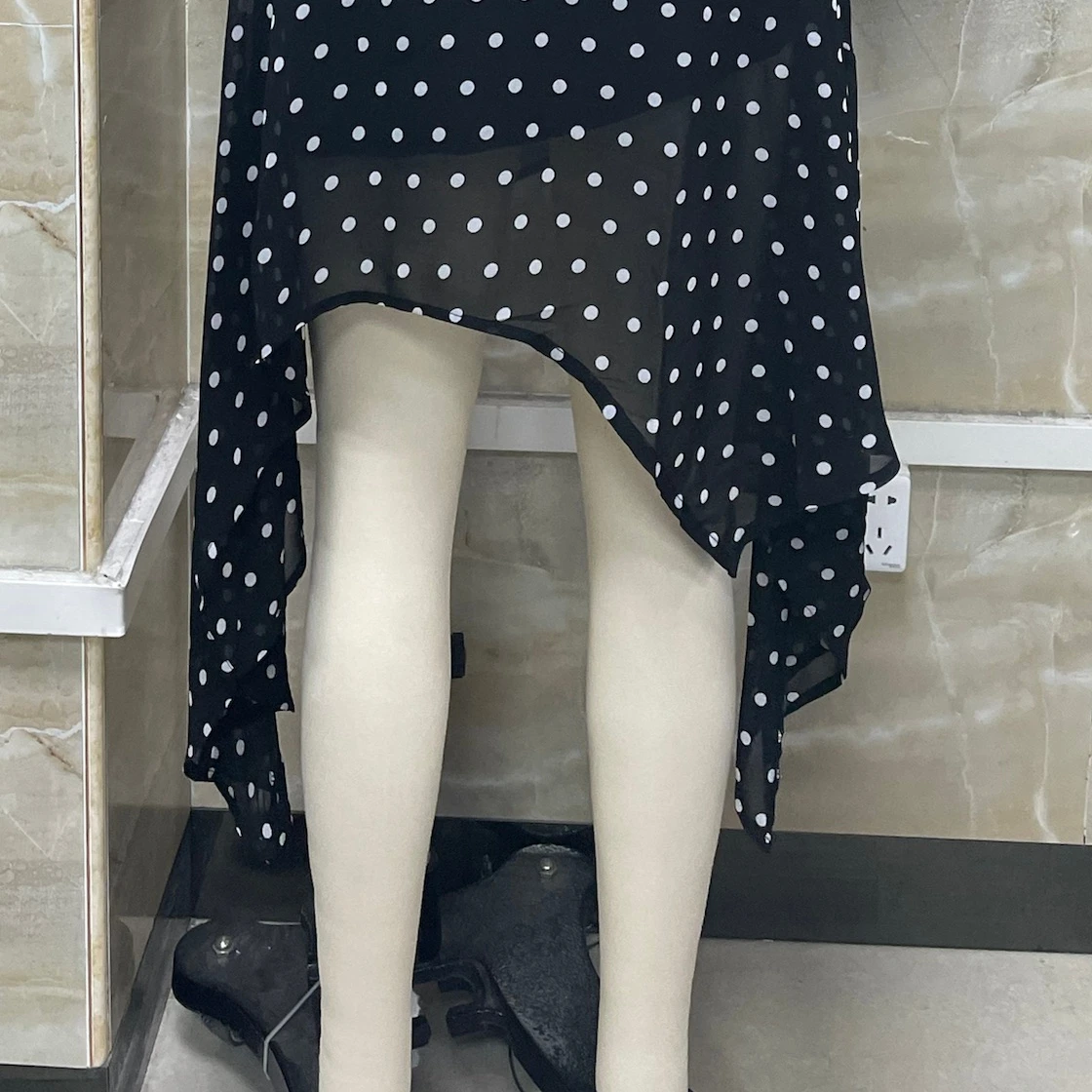 Women Soild Color Asymmetrical Midi Skirt, Elegant Dots Print Irregular Summer Skirt Streetwear for Casual Daily
Women Soild Color Asymmetrical Midi Skirt, Elegant Dots Print Irregular Summer Skirt Streetwear for Casual Daily