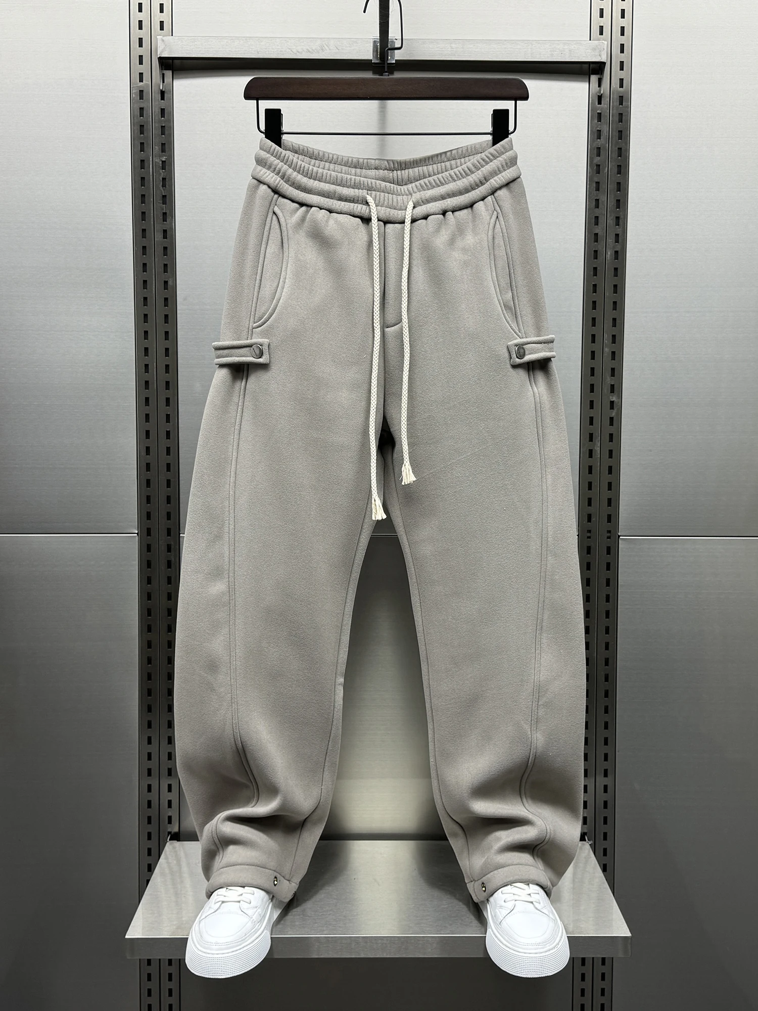 Мужские модные однотонные утепленные спортивные брюки свободного кроя с флисовой подкладкой, повседневные брюки прямого кроя, длинные брюки на осень-зиму
Мужские модные однотонные утепленные спортивные брюки свободного кроя с флисовой подкладкой, повседневные брюки прямого кроя, длинные брюки на осень-зиму