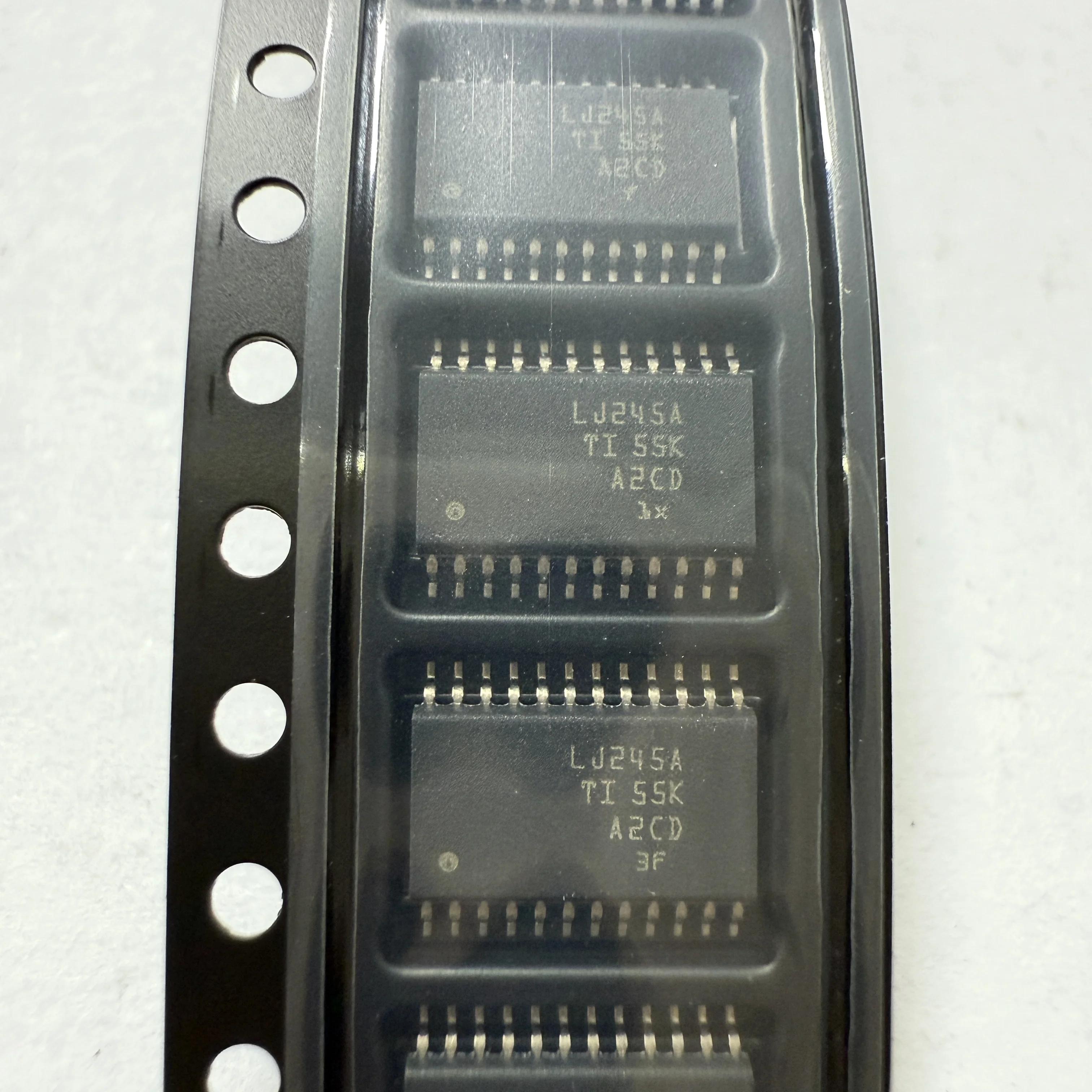 100 шт./лот SN74LVC4245APWR (трансляторы, переключатели уровня)
100 шт./лот SN74LVC4245APWR (трансляторы, переключатели уровня)