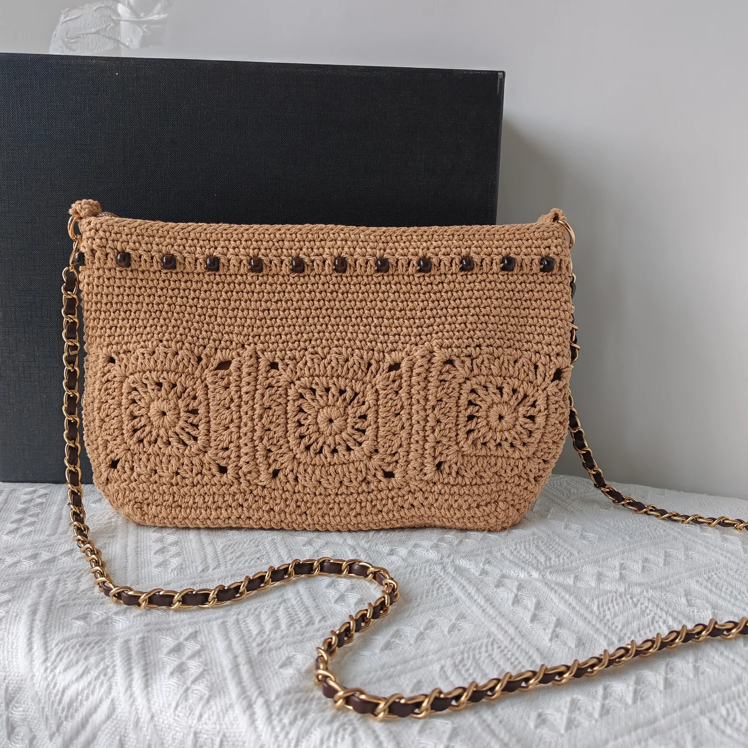 Женская вязаная сумка ручной работы, винтажная сумка через плечо, тканая вязаная сумка с металлическим ремешком-цепочкой, летняя сумка в стиле ретро с бисером
Женская вязаная сумка ручной работы, винтажная сумка через плечо, тканая вязаная сумка с металлическим ремешком-цепочкой, летняя сумка в стиле ретро с бисером