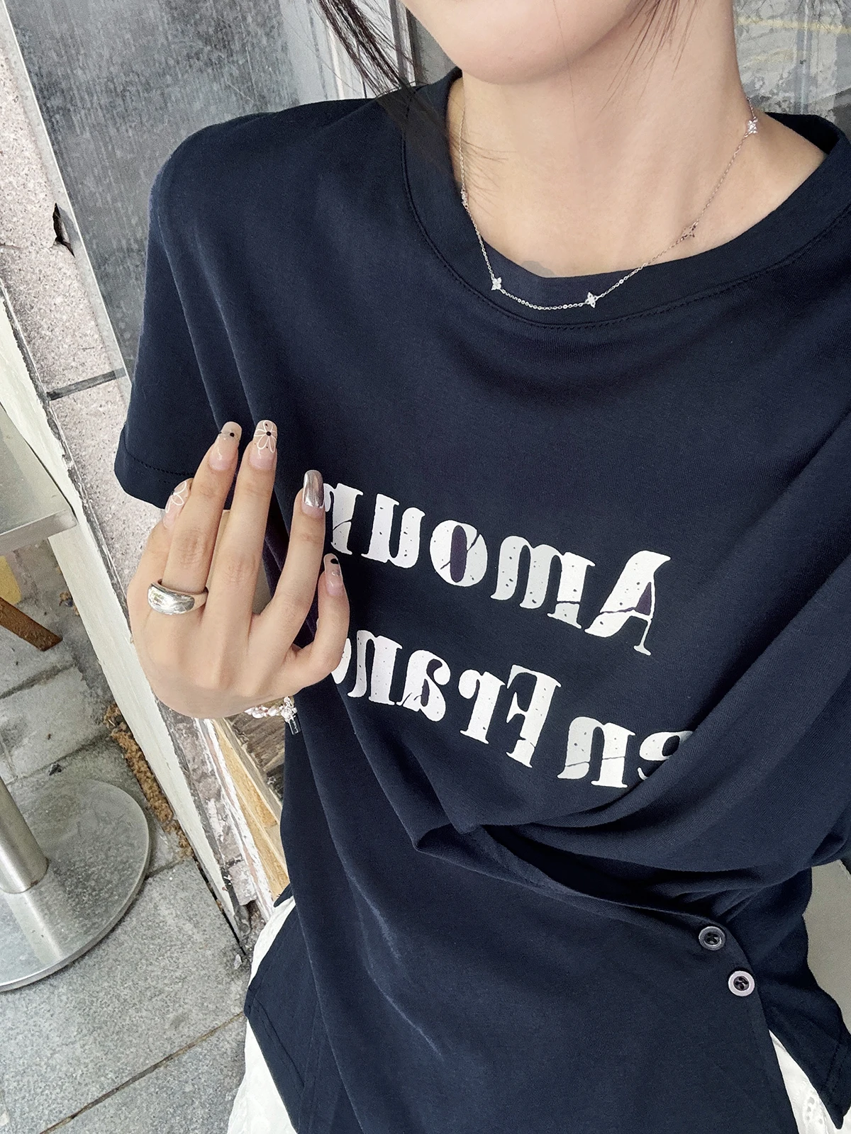 Miji Корейская футболка с буквенным принтом и боковыми пуговицами ort Sve round Ne, женская летняя повседневная хлопковая футболка свободного покроя
Miji Корейская футболка с буквенным принтом и боковыми пуговицами ort Sve round Ne, женская летняя повседневная хлопковая футболка свободного покроя