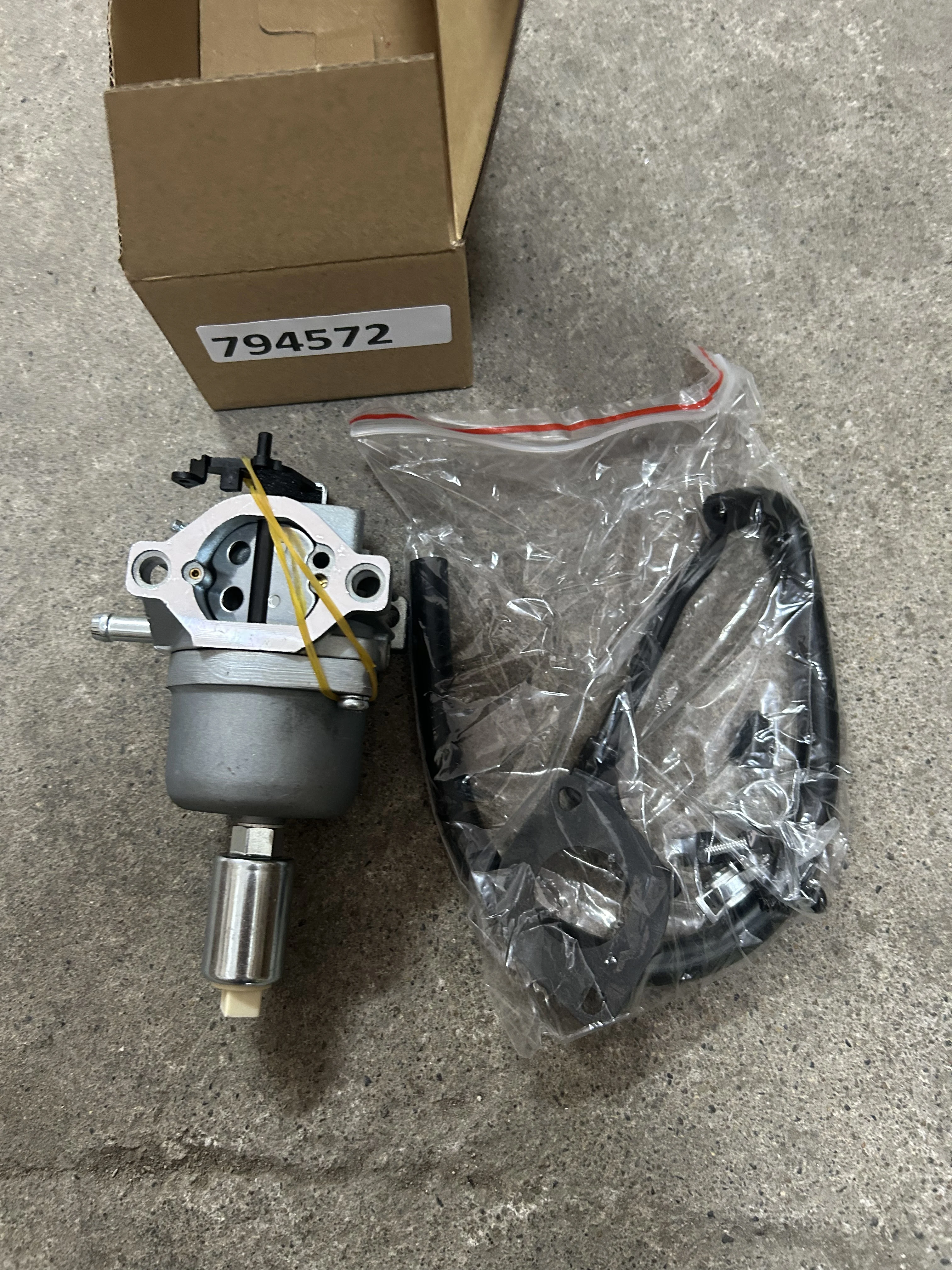 794572 791858 Carburetor for BS 792358 793224 794572 799727 14HP 18HP Engine Carburettor
794572 791858 Carburetor for BS 792358 793224 794572 799727 14HP 18HP Engine Carburettor