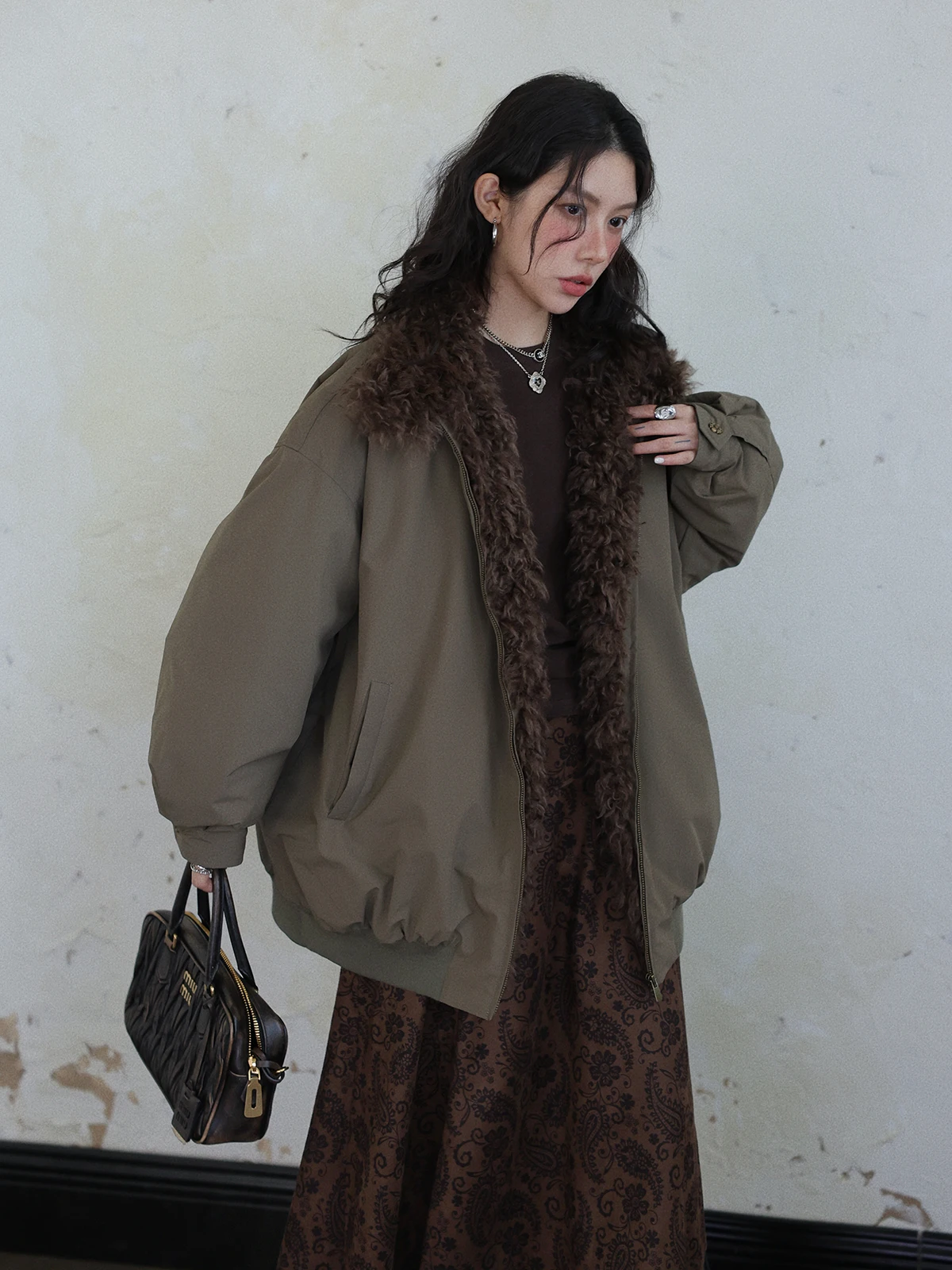 Ретро-куртка DR Khaki женская, с эко-меховым воротником, 90% пуха, утепленная, новая модель, парка-пуховик в национальном стиле
Ретро-куртка DR Khaki женская, с эко-меховым воротником, 90% пуха, утепленная, новая модель, парка-пуховик в национальном стиле