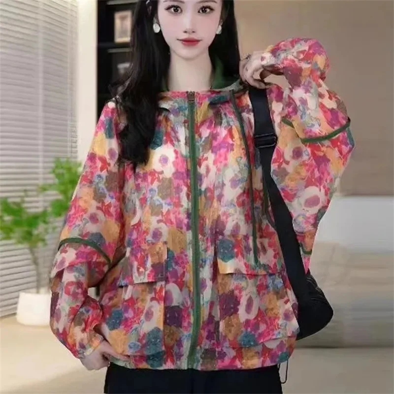 2026Women New Sunscreen Clothes Lightweight Breathable Casual Loose Western Style Meat Blocking Hooded UV resistant Printed Coat
2026Women New Sunscreen Clothes Lightweight Breathable Casual Loose Western Style Meat Blocking Hooded UV resistant Printed Coat