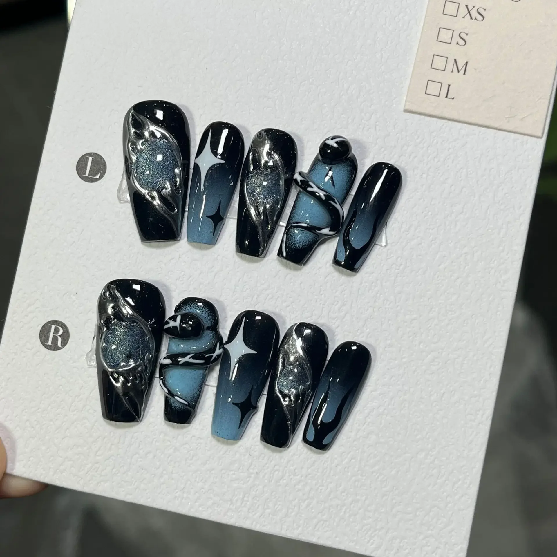 10 шт. сине-черные градиентные накладные ногти «Кошачий глаз» с 3D-дизайном в виде змеи, искусственные накладные ногти-гробики, модные и стильные
10 шт. сине-черные градиентные накладные ногти «Кошачий глаз» с 3D-дизайном в виде змеи, искусственные накладные ногти-гробики, модные и стильные