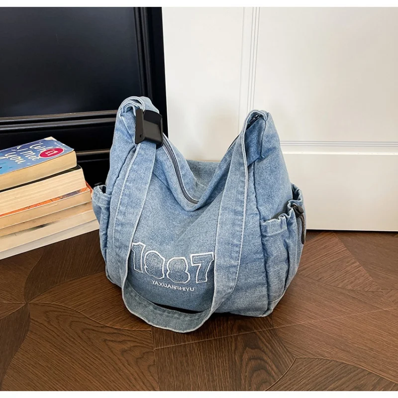 Trendy Korean Style Crossbody Bags for Fashionable and Versatile Commuting Bag Large Capacity Simple Denim Shoulder Bag Spring
Trendy Korean Style Crossbody Bags for Fashionable and Versatile Commuting Bag Large Capacity Simple Denim Shoulder Bag Spring