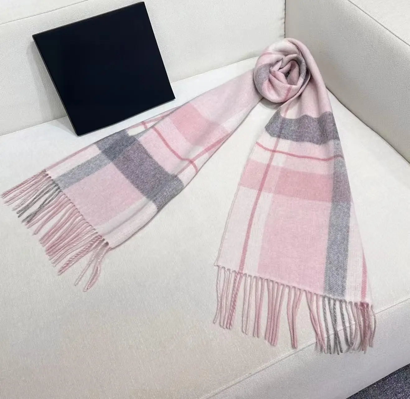 Light Pink Cashmere Scarf Women's Warm Winter Plaid Neck Warmer Luxury Sheep Cashmere Wrap Versatile Fashionable Winter Acces
Light Pink Cashmere Scarf Women's Warm Winter Plaid Neck Warmer Luxury Sheep Cashmere Wrap Versatile Fashionable Winter Acces