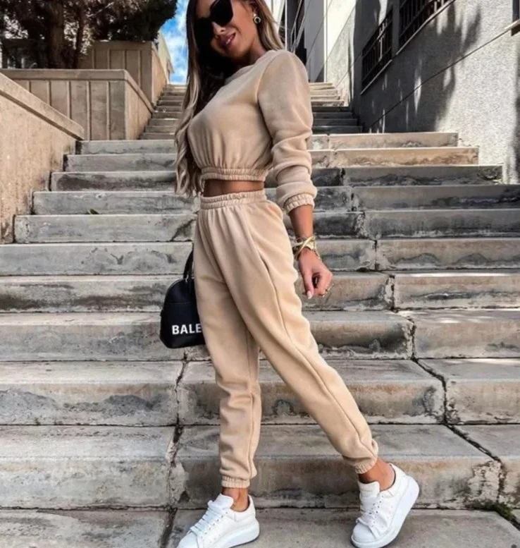 Модный повседневный костюм, новый комплект из двух предметов с длинными рукавами и круглым вырезом, открытая талия, верхний карман, брюки
Модный повседневный костюм, новый комплект из двух предметов с длинными рукавами и круглым вырезом, открытая талия, верхний карман, брюки