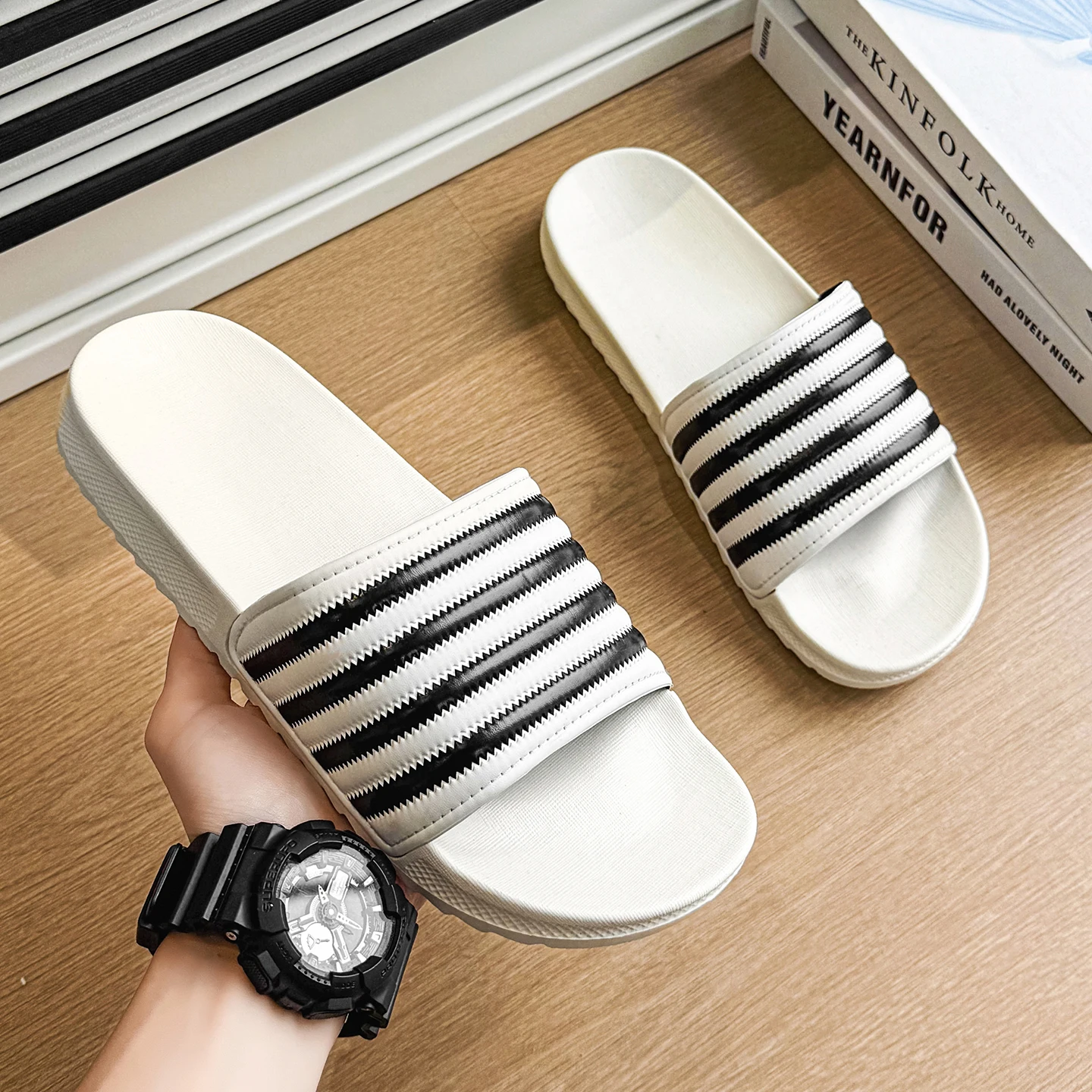 YUYIN Slippers Men's Summer Sandals Wear-resistant Non-slip Striped Slippers Outdoor Beach Sandals Soft-soled Home Slippers
YUYIN Slippers Men's Summer Sandals Wear-resistant Non-slip Striped Slippers Outdoor Beach Sandals Soft-soled Home Slippers