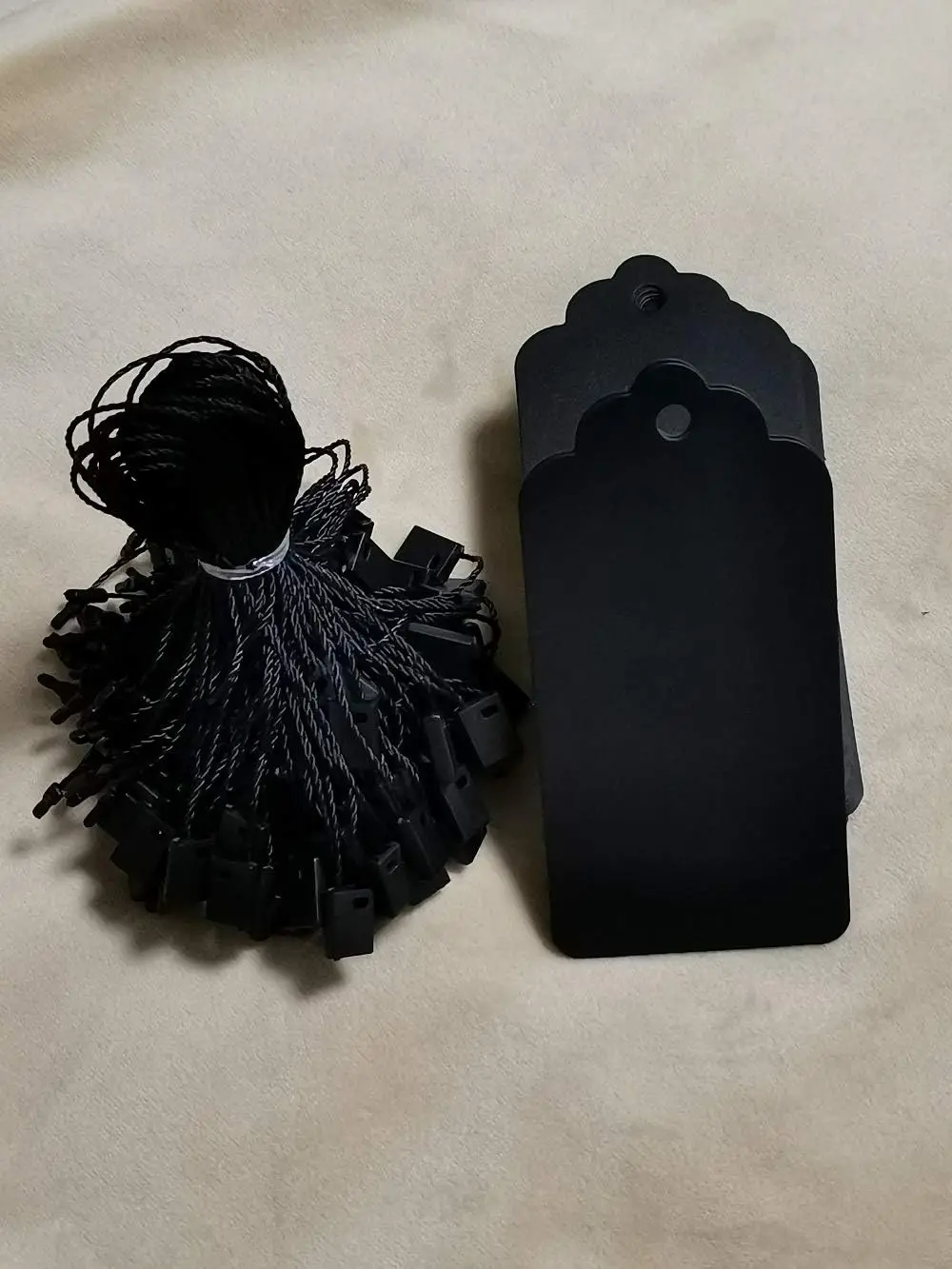 100 Black Kraft Hang Tags with Snap Lock Strings for Gift Packaging and Clothing
100 Black Kraft Hang Tags with Snap Lock Strings for Gift Packaging and Clothing