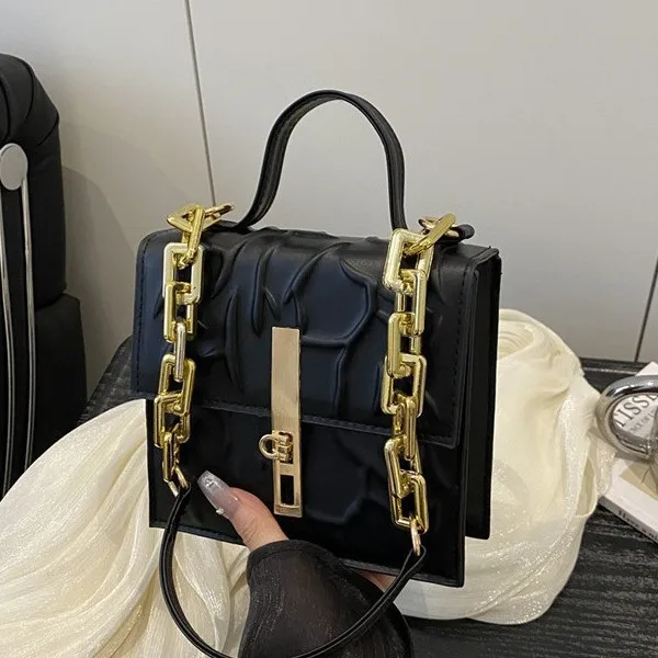 Sweet Chain Strap Shoulder Bag Minimalist Crossbody Purse for Women Solid Color Top Handle Tote Textured Bag Chic Sling Bag
Sweet Chain Strap Shoulder Bag Minimalist Crossbody Purse for Women Solid Color Top Handle Tote Textured Bag Chic Sling Bag