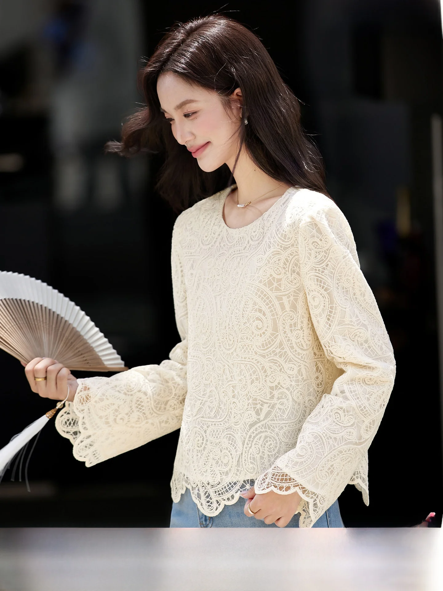 Elegant Short Lace Hook Flower round Neck T-Shirt Women's Fashionable Beige Straight Tube Top Breathable Nylon Casual Wear
Elegant Short Lace Hook Flower round Neck T-Shirt Women's Fashionable Beige Straight Tube Top Breathable Nylon Casual Wear