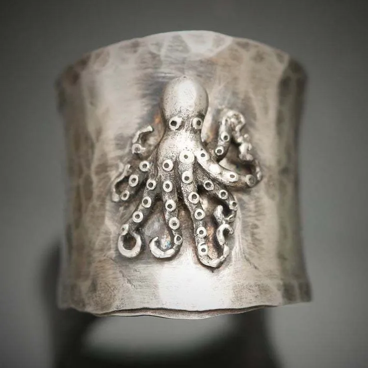 European and American new jewelry simple personality retro octopus ring engagement ring jewelry
European and American new jewelry simple personality retro octopus ring engagement ring jewelry