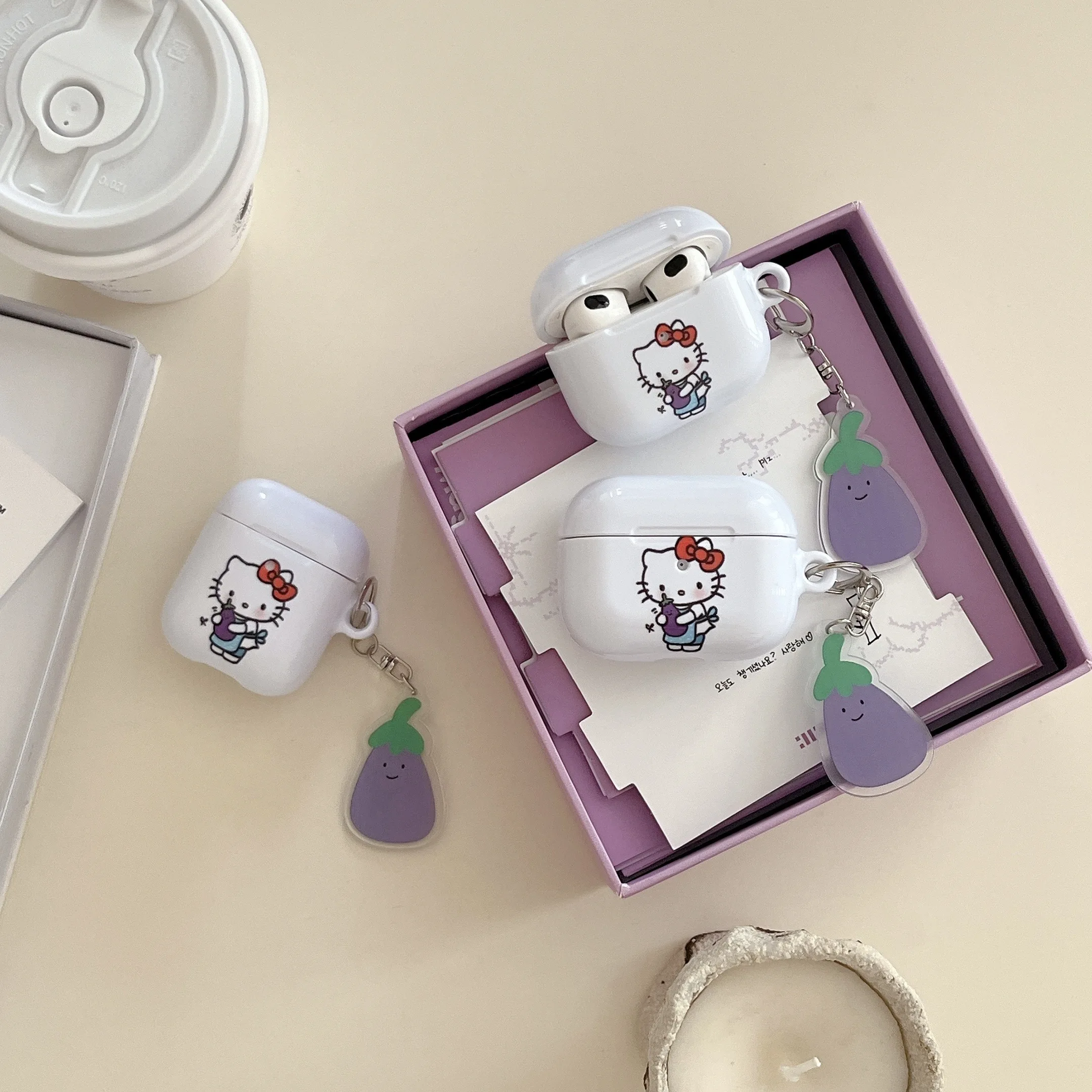 New Style Sanrio Hello Kitty Holding An Eggplant Anti Drop Anti Slip Earphone Cover Suitable For AirPods 4, 1,2, 3,, Pro, Pro2
New Style Sanrio Hello Kitty Holding An Eggplant Anti Drop Anti Slip Earphone Cover Suitable For AirPods 4, 1,2, 3,, Pro, Pro2