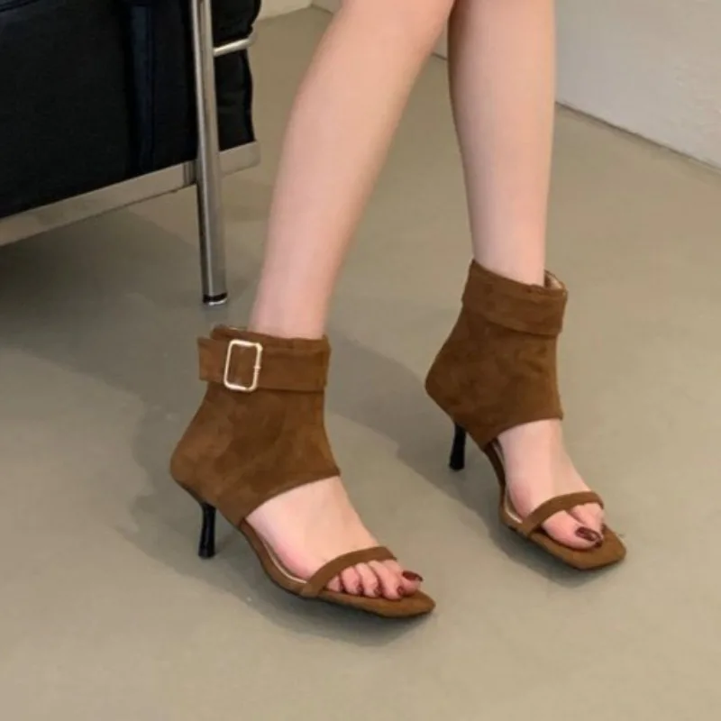 2026 New Vintage Open Toe High Heel Sexy Roman Shoes Square Toe Zip Sandals
2026 New Vintage Open Toe High Heel Sexy Roman Shoes Square Toe Zip Sandals