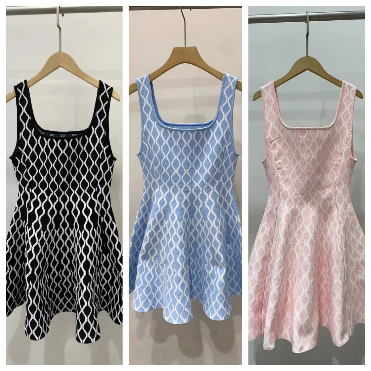 Three Colors Available Women's Geometric Jacquard Sleeveless Dress Autumn New Slim High-Waisted A-Line Short Robe Slin Top
Three Colors Available Women's Geometric Jacquard Sleeveless Dress Autumn New Slim High-Waisted A-Line Short Robe Slin Top