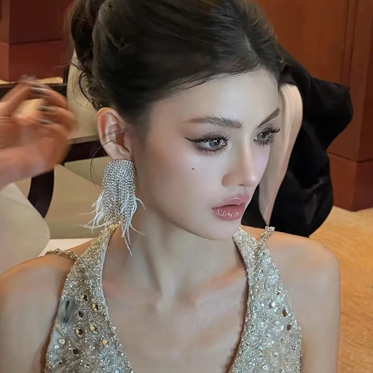 Luxury Crystal Long Tassel Earrings For Women, Silver Color Glass Rhinestone Feather Earring, Wedding Jewelry Fashion Accessory
Luxury Crystal Long Tassel Earrings For Women, Silver Color Glass Rhinestone Feather Earring, Wedding Jewelry Fashion Accessory