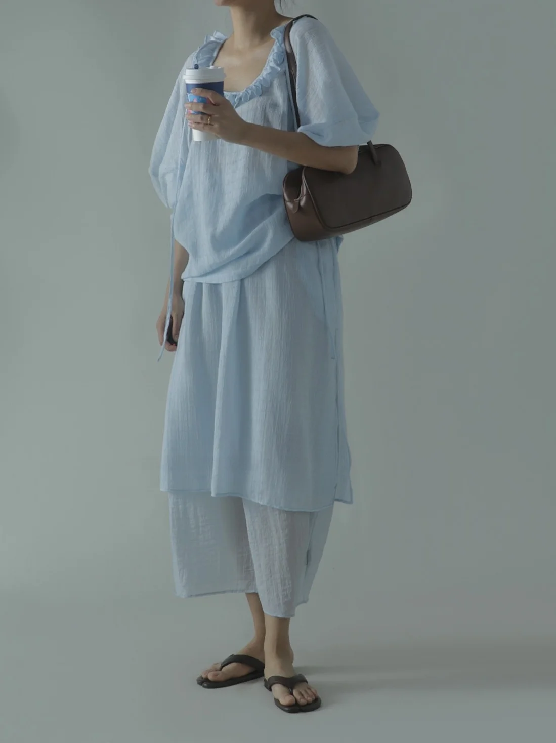 Whooos Original Ruffle Collar Loose ort Sve Earlet Bud Silken f Skirt Commute Sle Pure Color round Ne Top
Whooos Original Ruffle Collar Loose ort Sve Earlet Bud Silken f Skirt Commute Sle Pure Color round Ne Top