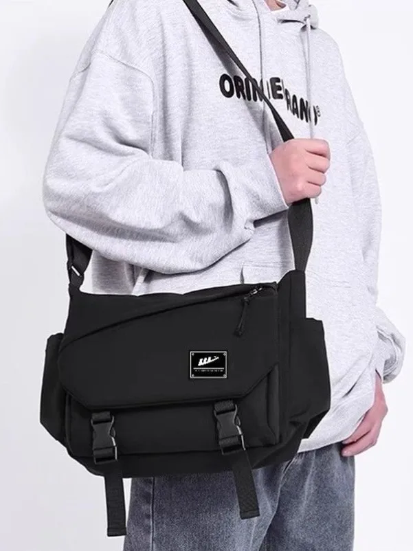 Мужская повседневная сумка через плечо, большая емкость, легкая портативная сумка на одно плечо для студентов колледжа
Мужская повседневная сумка через плечо, большая емкость, легкая портативная сумка на одно плечо для студентов колледжа