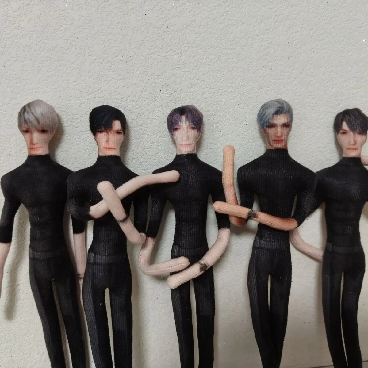 Кукла-персонаж из игры Love and Deepspace: Зейн Рафаэль Сайлус (костюм Heartstring), готовая косплей-кукла с подвижным проволочным каркасом, абстрактная игрушка
Кукла-персонаж из игры Love and Deepspace: Зейн Рафаэль Сайлус (костюм Heartstring), готовая косплей-кукла с подвижным проволочным каркасом, абстрактная игрушка