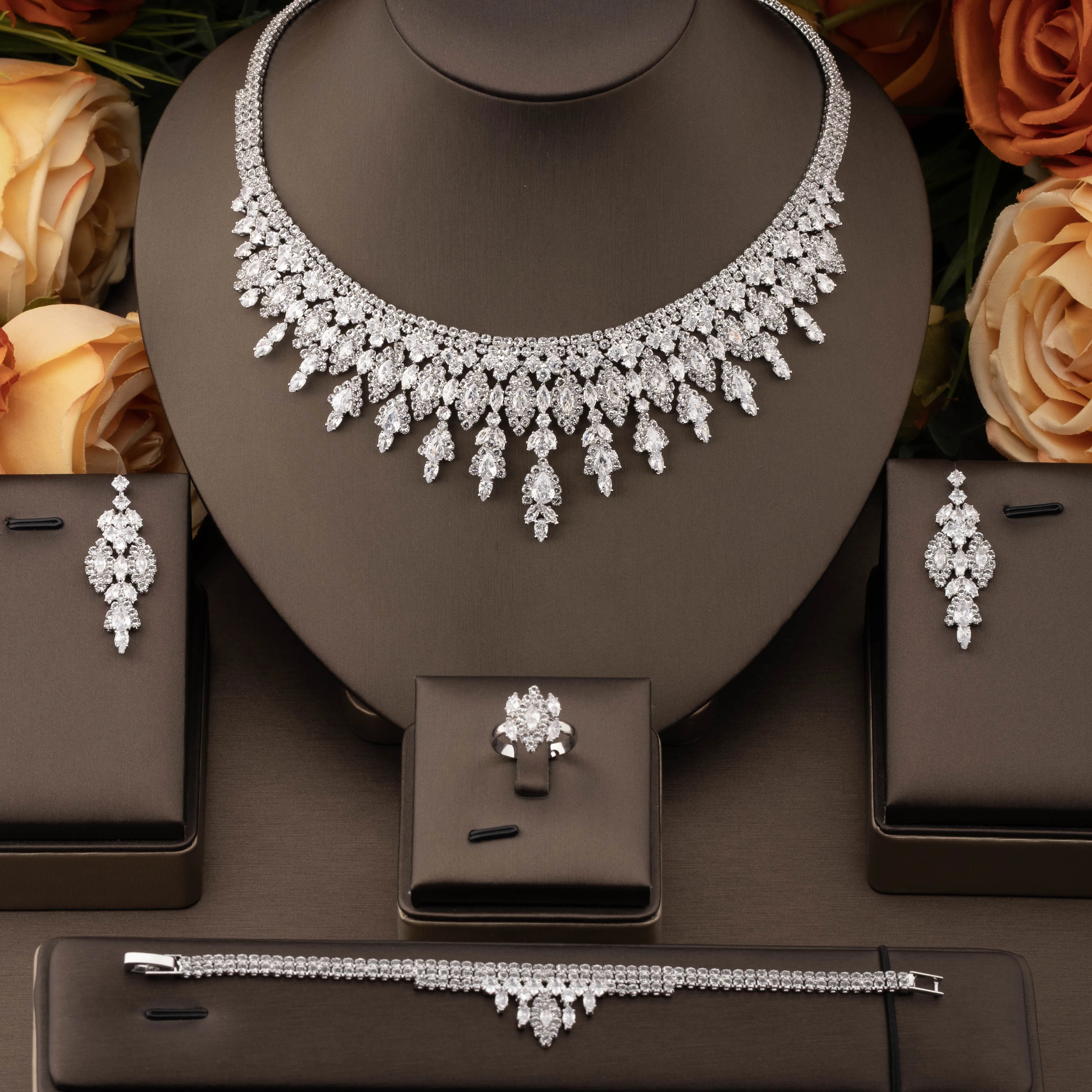 1 Set of Luxurious and Elegant High-End Jewelry Set with Sparkling Cubic Zirconia Flower Cluster Design, Suitable for Women to Wear at Weddings and Banquets. Gift Box Not Included
1 Set of Luxurious and Elegant High-End Jewelry Set with Sparkling Cubic Zirconia Flower Cluster Design, Suitable for Women to Wear at Weddings and Banquets. Gift Box Not Included