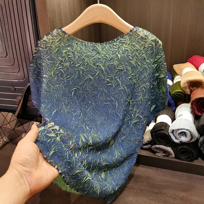 Miyake Pleated T-shirt Simple Japanese Messy Pleated Round Neck T-shirt Summer Versatile Thin Solid Color Pleated Tops Female
Miyake Pleated T-shirt Simple Japanese Messy Pleated Round Neck T-shirt Summer Versatile Thin Solid Color Pleated Tops Female