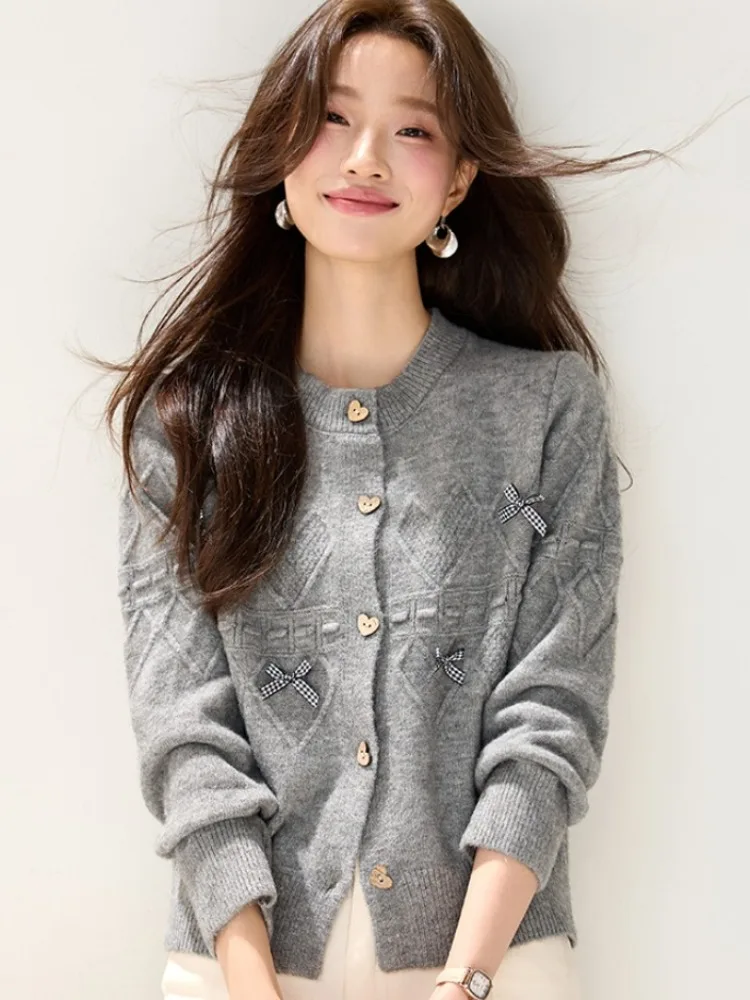 Ele Knot Knitted Cardigan Women's ort Sle ey Sweater Jaet Loose Fit Casual round Ne Long Sve Top
Ele Knot Knitted Cardigan Women's ort Sle ey Sweater Jaet Loose Fit Casual round Ne Long Sve Top