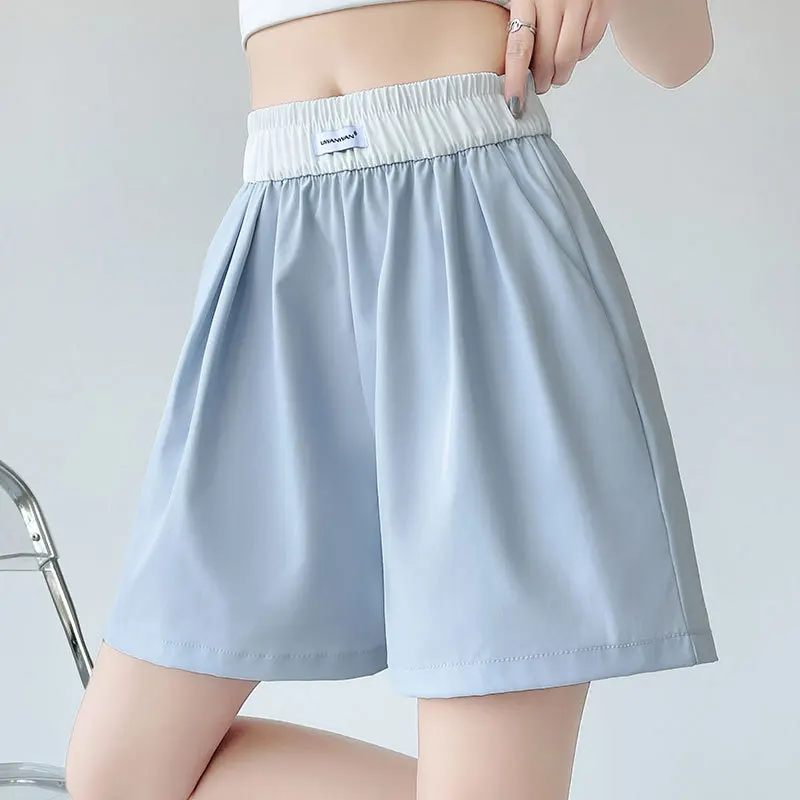 New Wide Leg Shorts for Women Summer Ice Silk Wrinkles Elastic Waist Sports Shorts Quick Dry Fashion Pleated Five-point Pants
New Wide Leg Shorts for Women Summer Ice Silk Wrinkles Elastic Waist Sports Shorts Quick Dry Fashion Pleated Five-point Pants