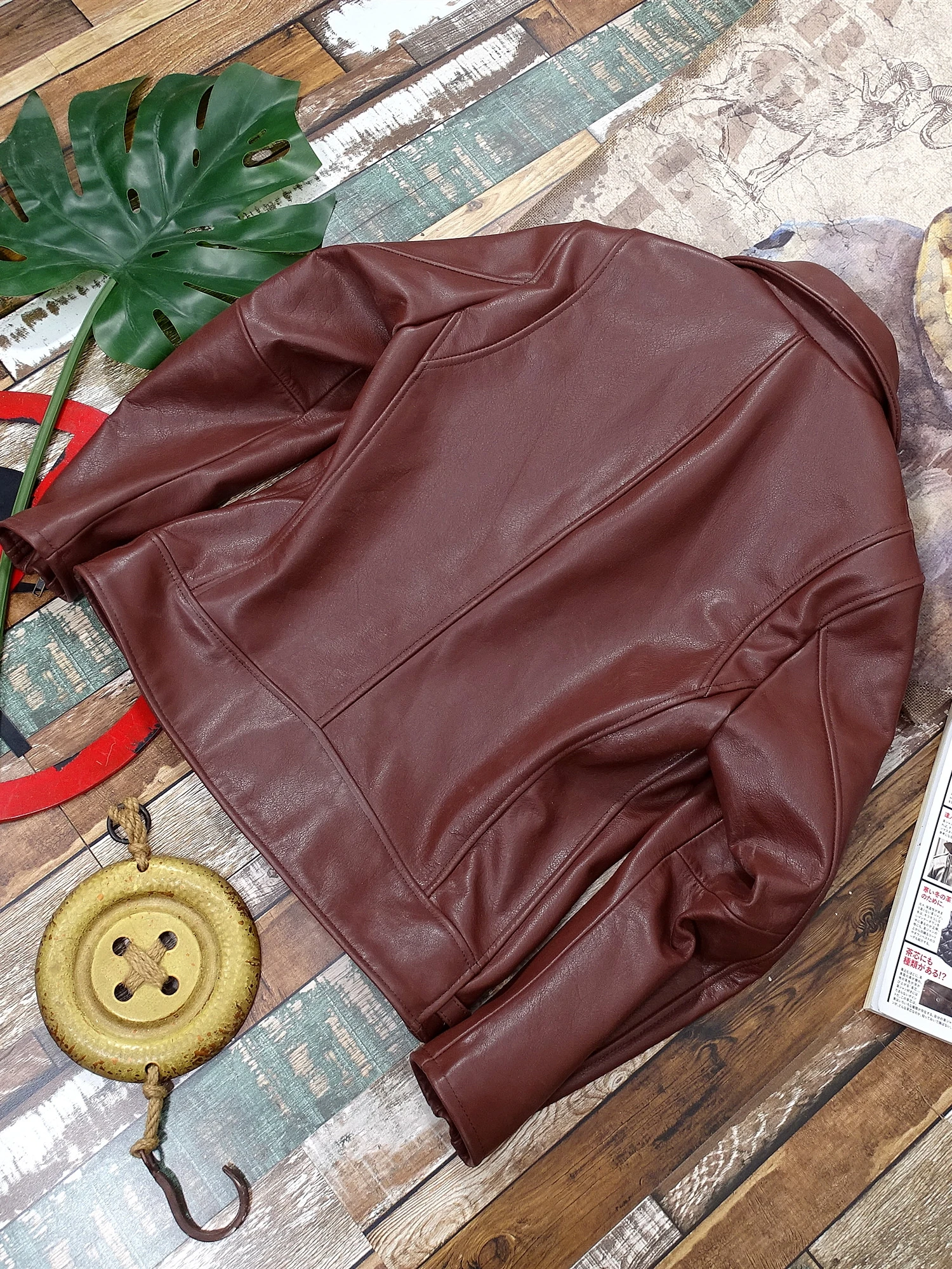 Мягкая, удобная винтажная кожаная куртка для мужчин, мотоциклетная куртка из американской телячьей кожи, с японской молнией-слайдером.
Мягкая, удобная винтажная кожаная куртка для мужчин, мотоциклетная куртка из американской телячьей кожи, с японской молнией-слайдером.