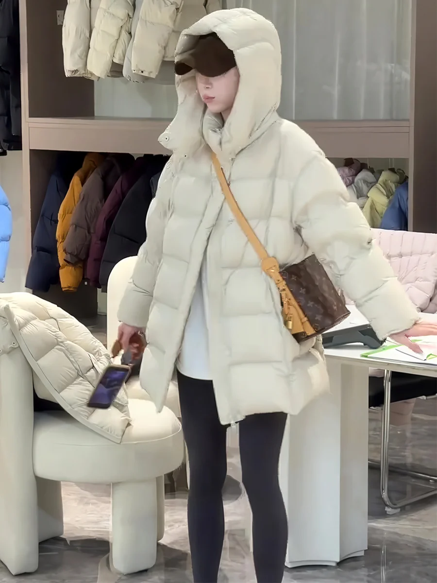 Женская зимняя куртка свободного кроя средней длины с отстегивающимся капюшоном, теплая повседневная верхняя одежда, белая, на пуху
Женская зимняя куртка свободного кроя средней длины с отстегивающимся капюшоном, теплая повседневная верхняя одежда, белая, на пуху