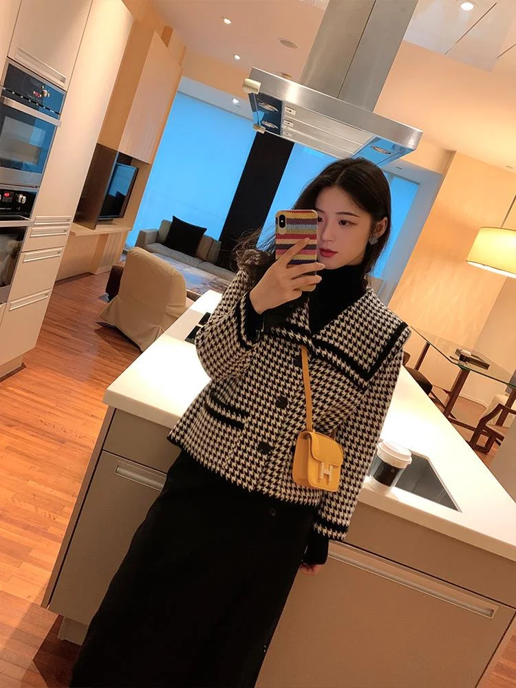 Жакет из твида в английском стиле для женщин, летний, для бега на открытом воздухе, для активного отдыха, матовый, однотонный, из быстросохнущей ткани, для досуга и бега
Жакет из твида в английском стиле для женщин, летний, для бега на открытом воздухе, для активного отдыха, матовый, однотонный, из быстросохнущей ткани, для досуга и бега