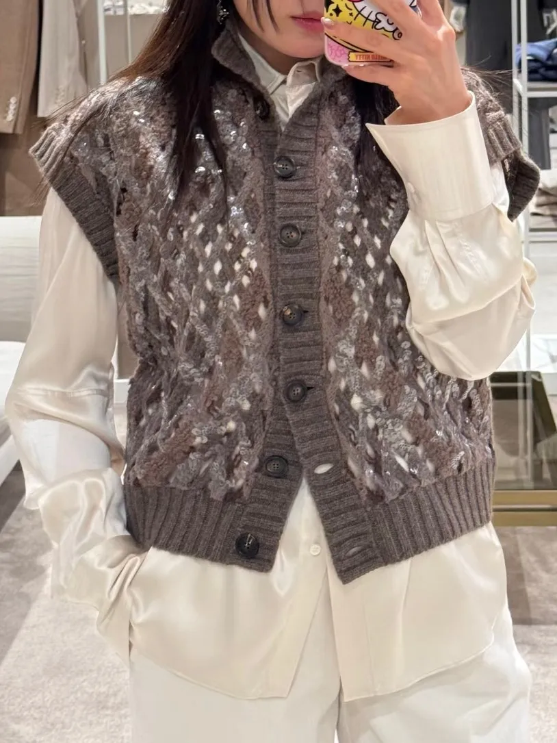 Women's 100% Cashmere Sweater Sequined Hollow Out Stand Collar Single Breasted Sleeveless Vintage Knitted Pullover
Women's 100% Cashmere Sweater Sequined Hollow Out Stand Collar Single Breasted Sleeveless Vintage Knitted Pullover