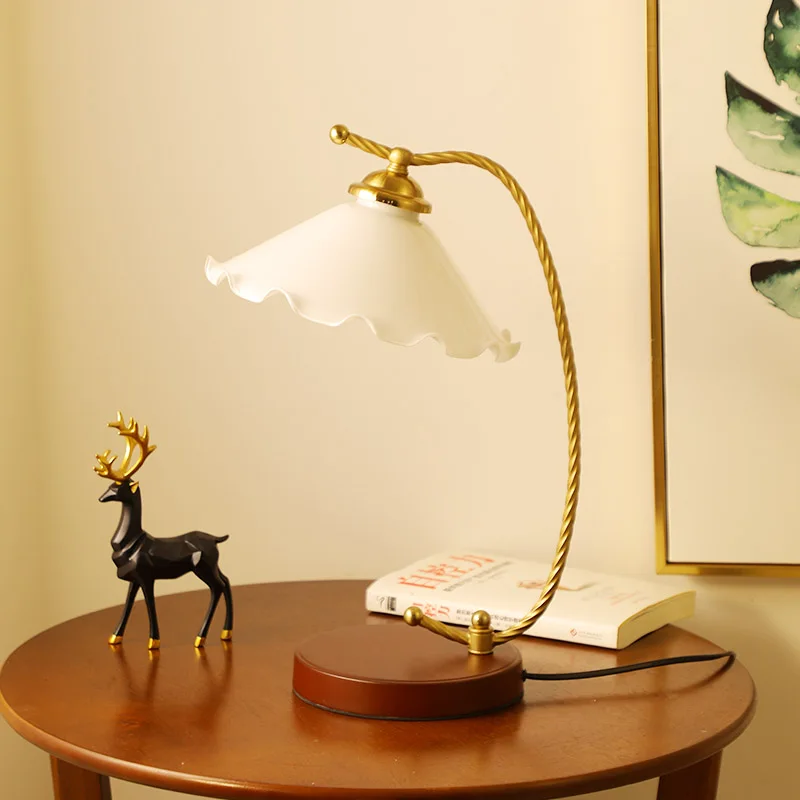 Nordic table lamp light luxury master bedroom table lamp home romantic fashion new Chinese bedside table
Nordic table lamp light luxury master bedroom table lamp home romantic fashion new Chinese bedside table