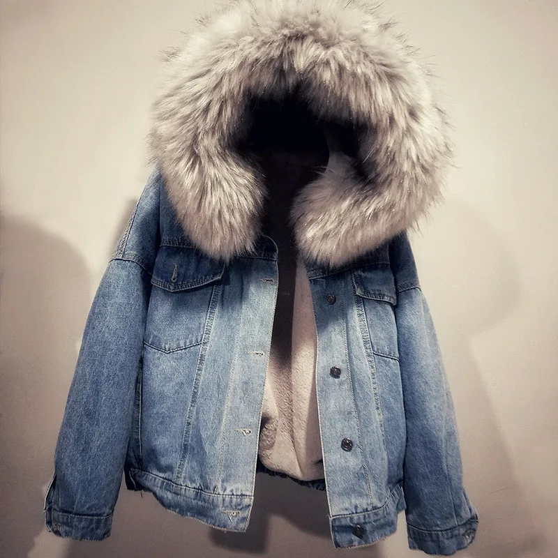 Warm women's winter motorcycle velvet jacket female short lapels fur thick Korean version plus velvet jacket Nice bomber jacket
Warm women's winter motorcycle velvet jacket female short lapels fur thick Korean version plus velvet jacket Nice bomber jacket