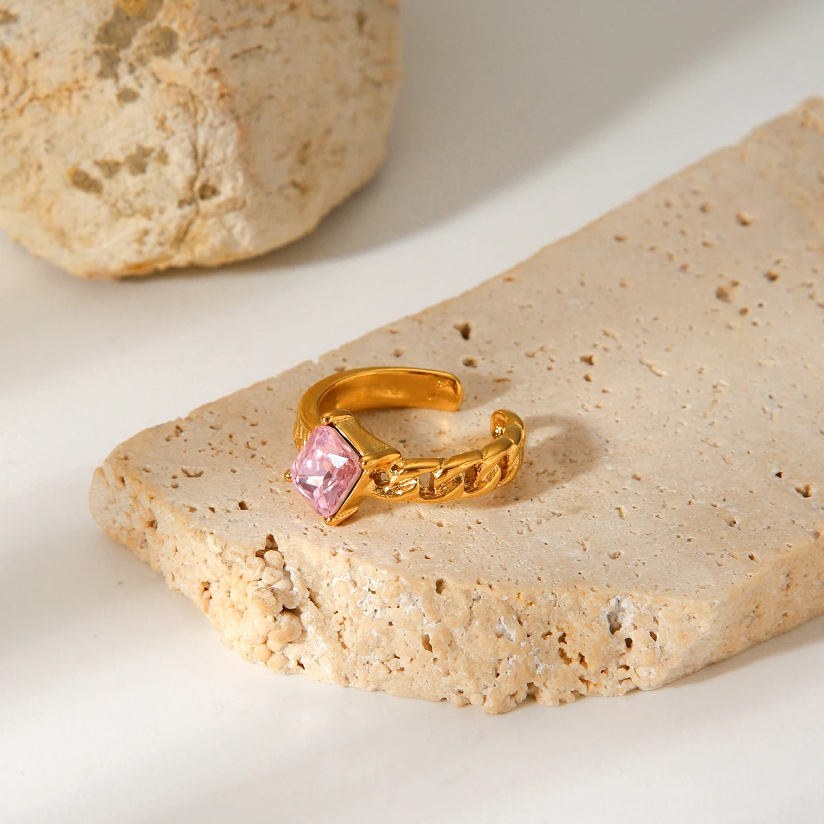 18K Gold Plated Stainless Steel Crystal Band Ring Women Pink Stone Non Fade Romantic Wedding Bridal Gift Bague Femme
18K Gold Plated Stainless Steel Crystal Band Ring Women Pink Stone Non Fade Romantic Wedding Bridal Gift Bague Femme