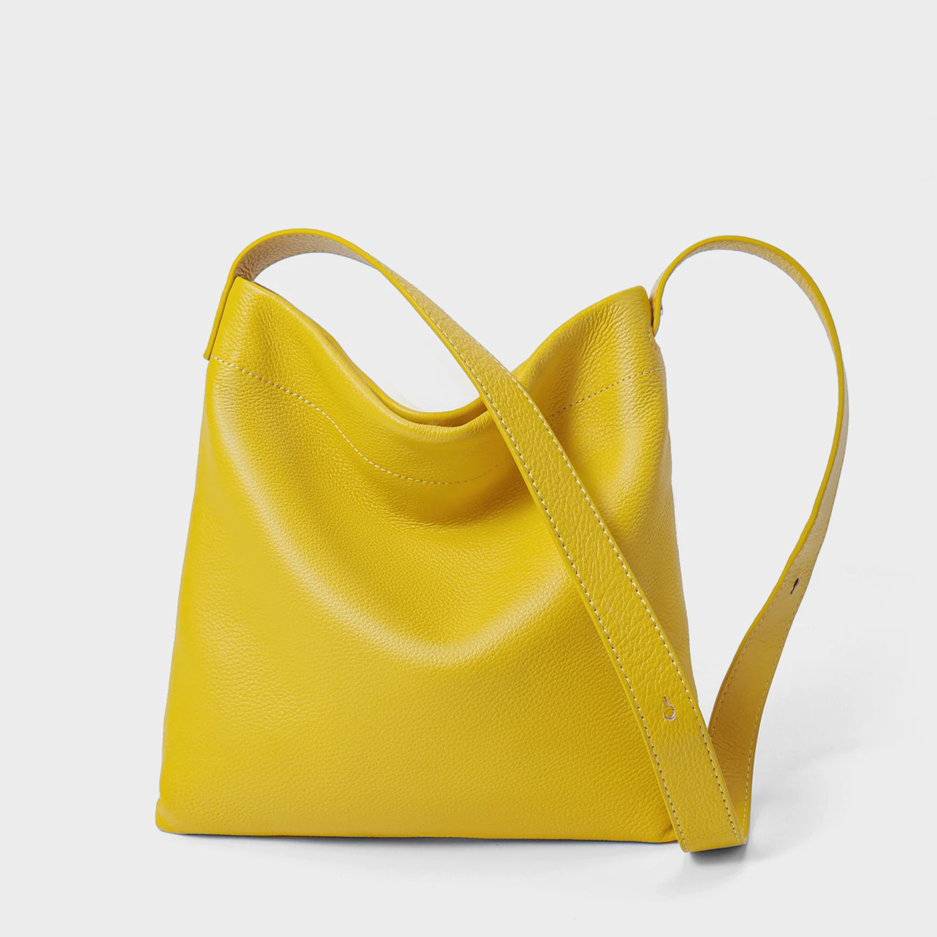 Genuine leather women's underarm bag 2025 new niche design top layer cowhide simple large capacity single-shoulder crossbody bag
Genuine leather women's underarm bag 2025 new niche design top layer cowhide simple large capacity single-shoulder crossbody bag