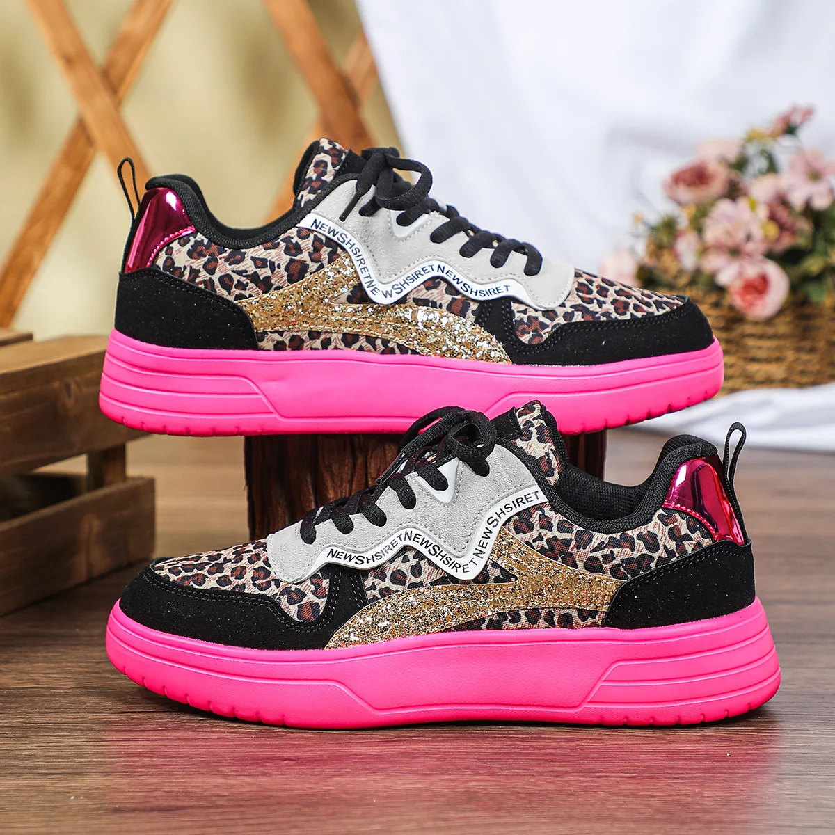 Women's leopard print retro sequin fashionable casual platform flip-flops multi-purpose comfortable sports shoes
Women's leopard print retro sequin fashionable casual platform flip-flops multi-purpose comfortable sports shoes
