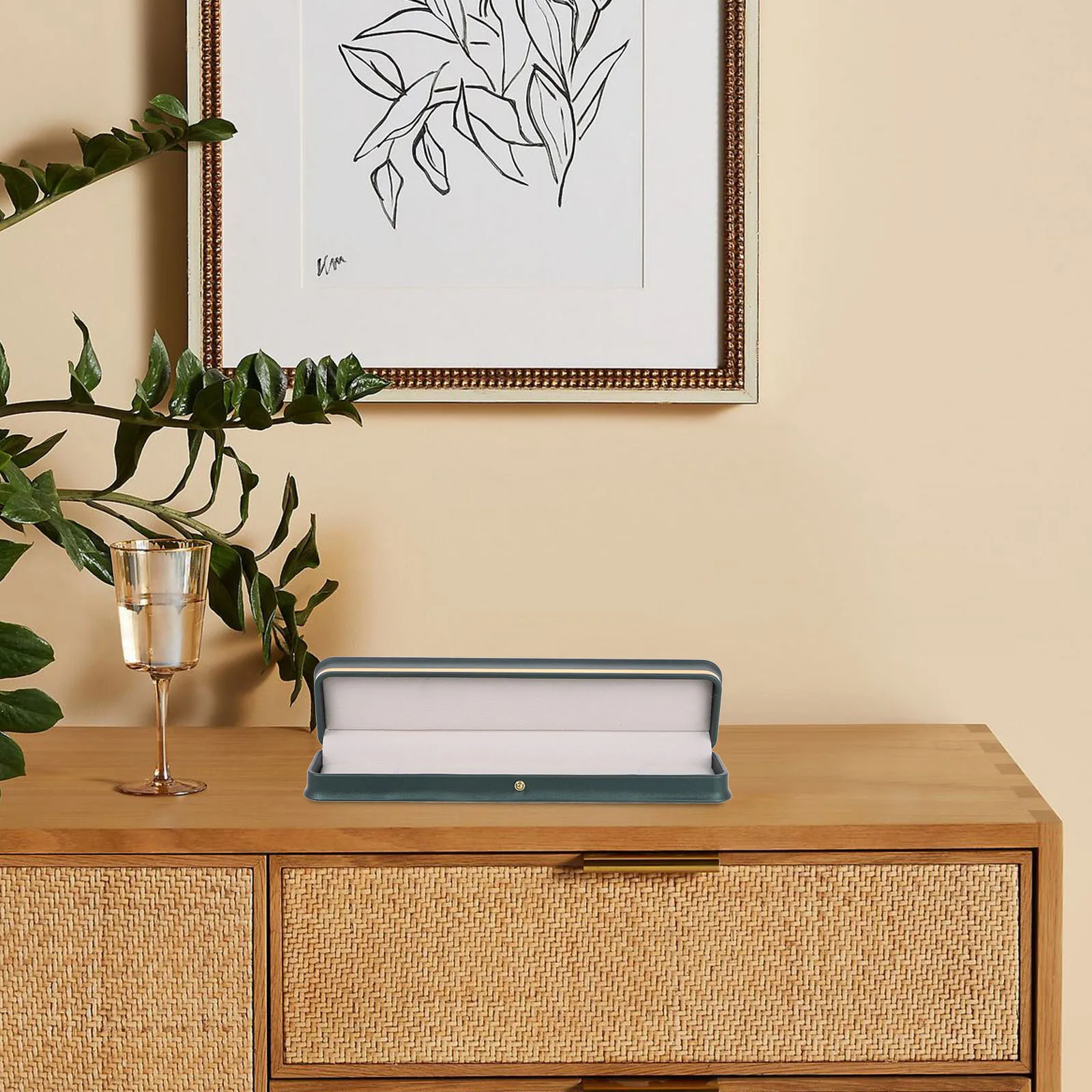 Шкатулка для украшений Gold Edge с мягкой подкладкой для хранения ожерелий, браслетов, длинных цепочек, мелочей, органайзер, подарочная коробка для украшений
Шкатулка для украшений Gold Edge с мягкой подкладкой для хранения ожерелий, браслетов, длинных цепочек, мелочей, органайзер, подарочная коробка для украшений