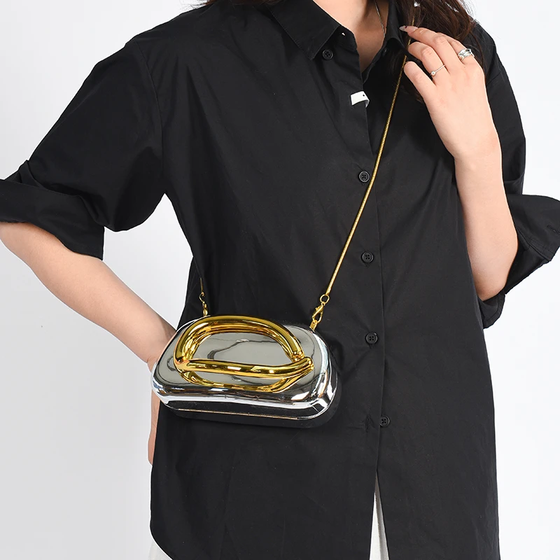 Chic Classic Leather Messenger Bag Ladies, Shoulder and Crossbody-Bag Handbags By Famous Designer Elegant
Chic Classic Leather Messenger Bag Ladies, Shoulder and Crossbody-Bag Handbags By Famous Designer Elegant