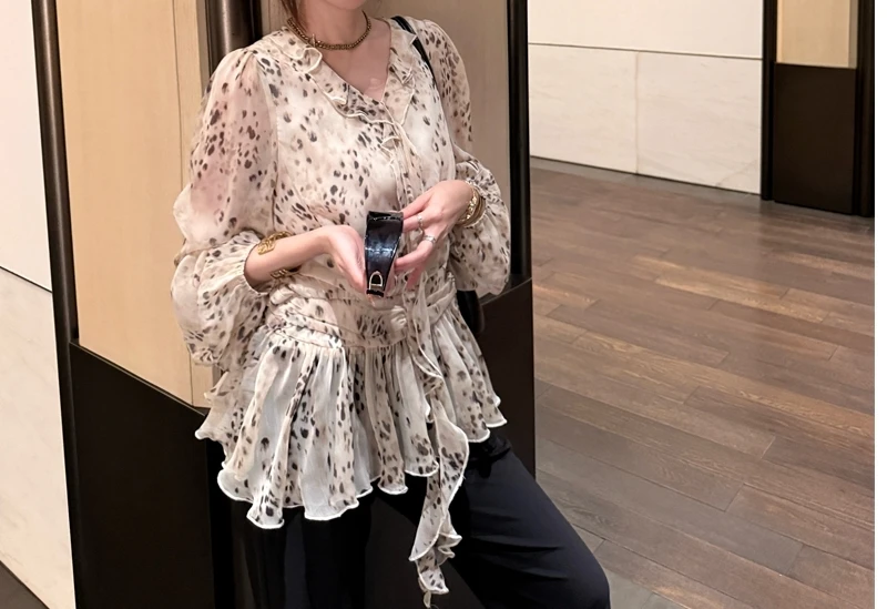 Floral Shirt 2026 Autumn New Design Streamer Leopard Print Shirt Femininity Versatile Long-sleeved Top
Floral Shirt 2026 Autumn New Design Streamer Leopard Print Shirt Femininity Versatile Long-sleeved Top