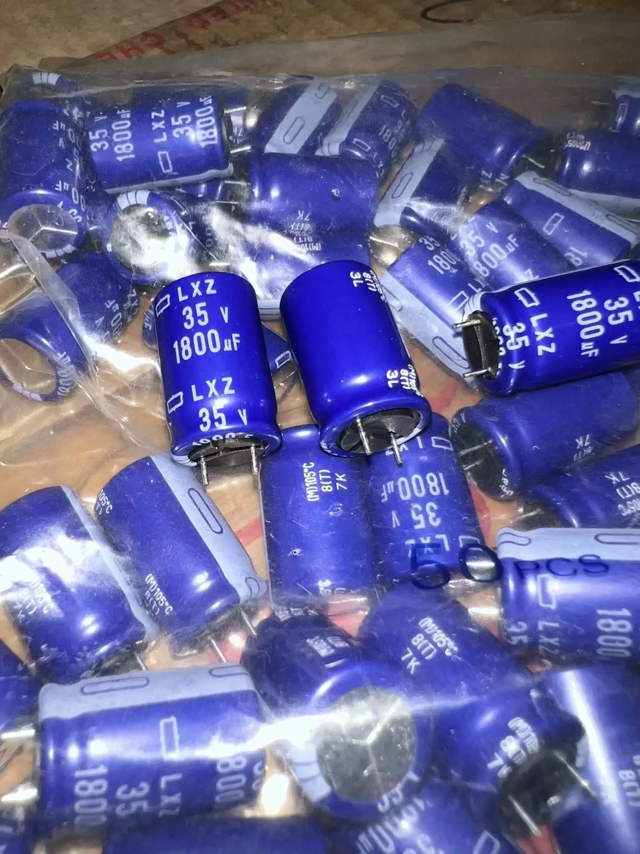 10 шт. новый NIPPON LXZ 35V1800UF 16X25MM электролитический конденсатор NCC 1800UF 35V lxz CHEMI-CON 1800uF/35v со сверхнизким импедансом
10 шт. новый NIPPON LXZ 35V1800UF 16X25MM электролитический конденсатор NCC 1800UF 35V lxz CHEMI-CON 1800uF/35v со сверхнизким импедансом